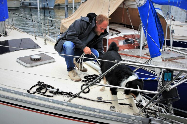 Ces Français qui osent naviguer en solitaire : le défi ultime des fous de la mer
