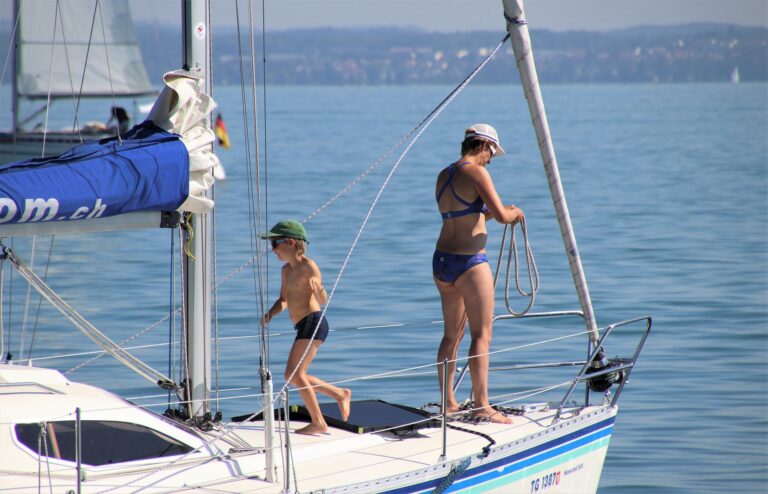 famille en voilier